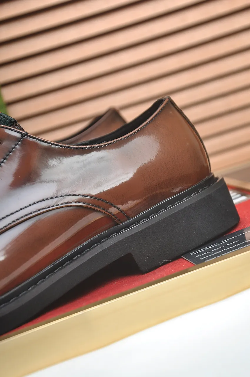 Men's shoes💰540💶Italy's top luxury men's shoe giant (GUCCI) (Gucci) (full cowhide lining) new arrival🍃Original European style🔰 Pleasant to the eye😍In order to make the shoes more durable and non-deformable🌀The production continues to follow traditional methods but there is still no lack of innovation💪Choose original sheepskin for the leather♻️ Smooth and natural And extra bright ⭐Made of imported cowhide, the first choice of rich people 38-45 (45 customized)